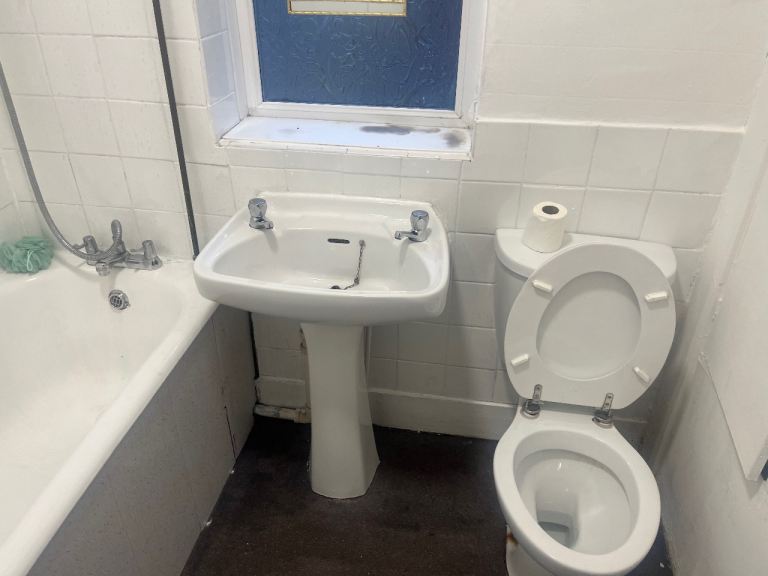 Swinton, Ready to move into  3 bedroom house with 2 receptions, close to amentities