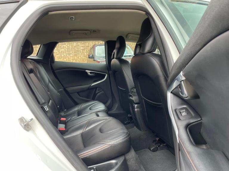 2014 Volvo V40 Cross Country 1.6 D2 Lux Powershift Euro 5 (s/s) 5dr Diesel