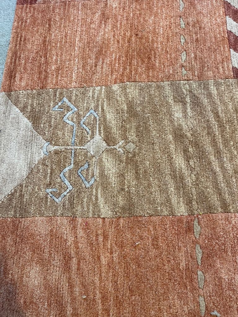 Lovely warm terracotta colours rug Large