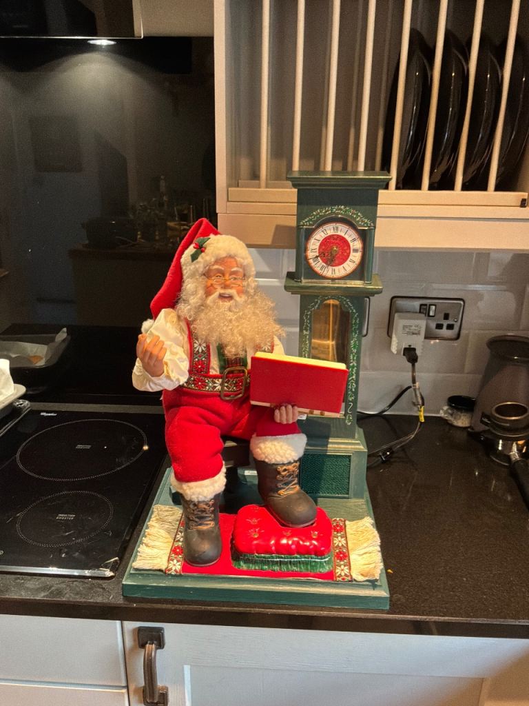 Large Santa reciting ‘Twas The Night Before Christmas (VINTAGE) with Clock – Good Condition