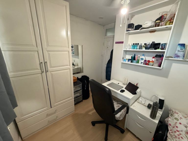 Single room with food 