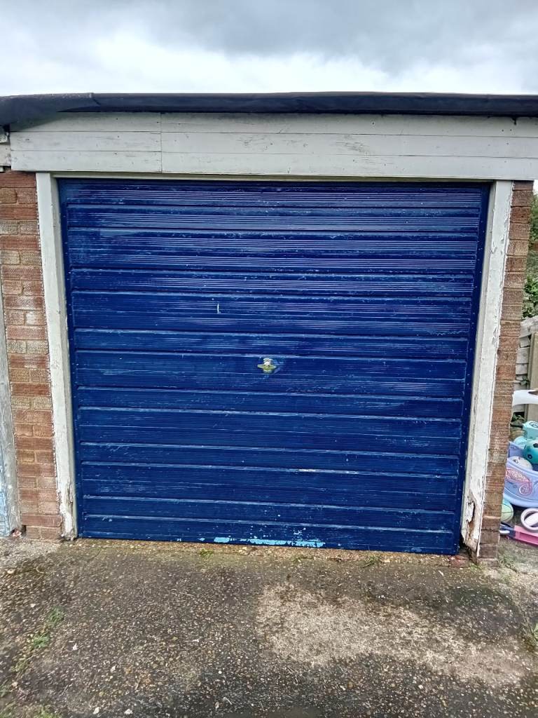 Spacìous garage to rent for storage in Dagenham RM10 
