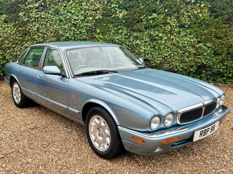 2001 Jaguar XJ XJ8 3.2 Exec 4dr Auto SALOON PETROL Automatic