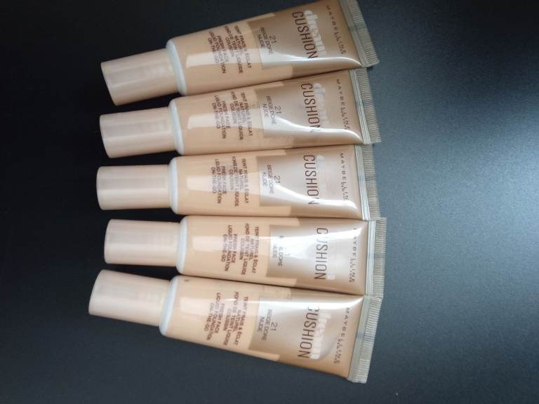 Maybelline dream cushion foundations mini size 5 for £5