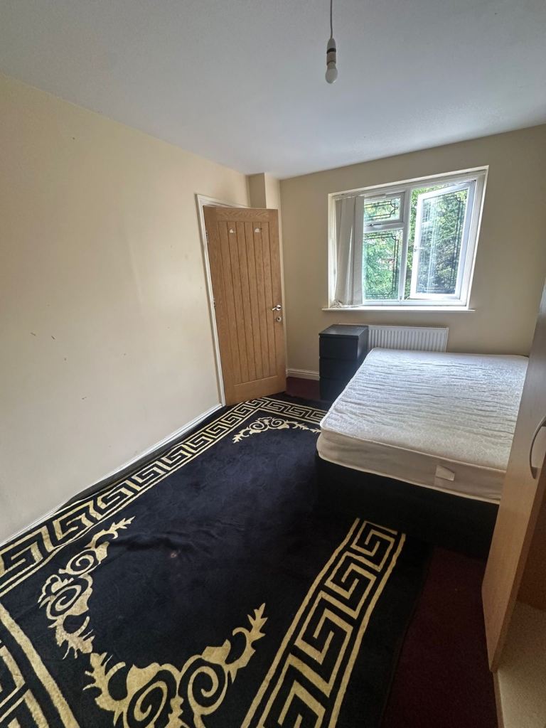 1 bedroom available 
