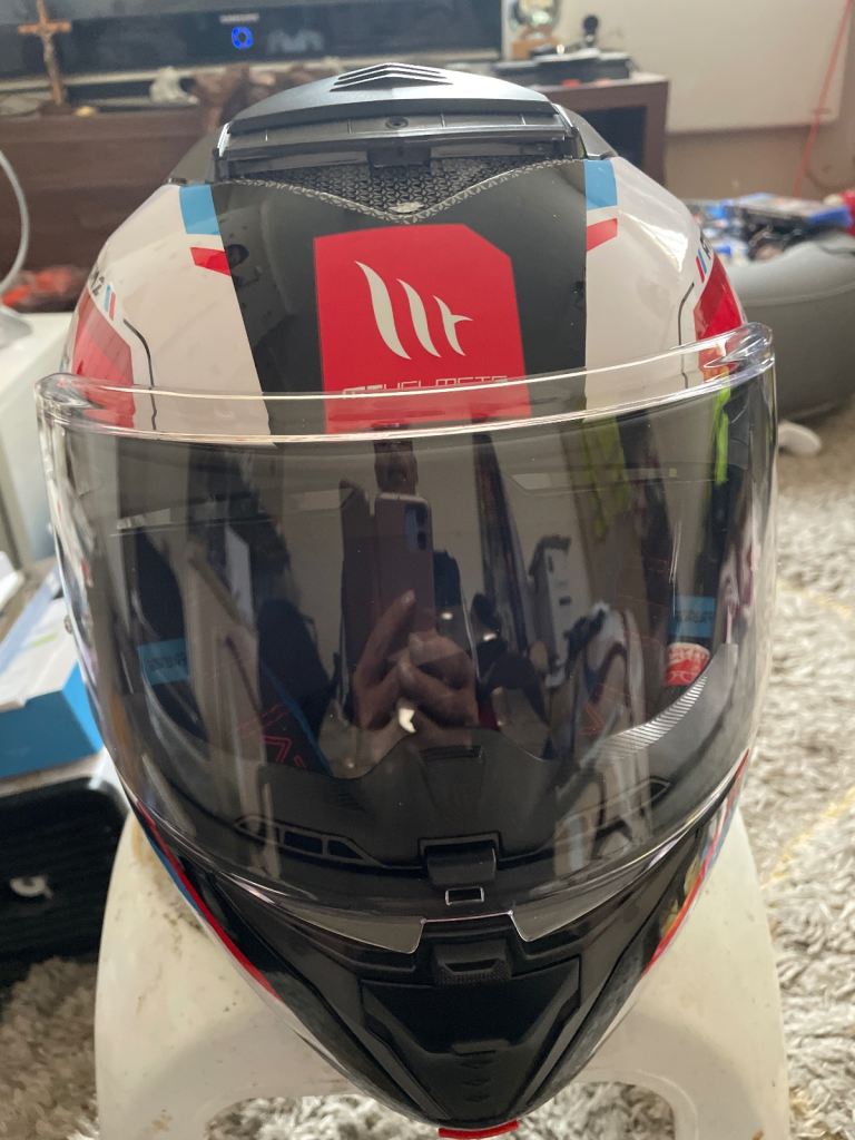 Brand-new crash helmet