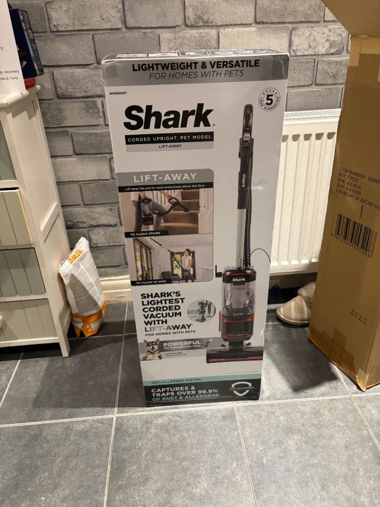 Shark hoover lift away pet model 