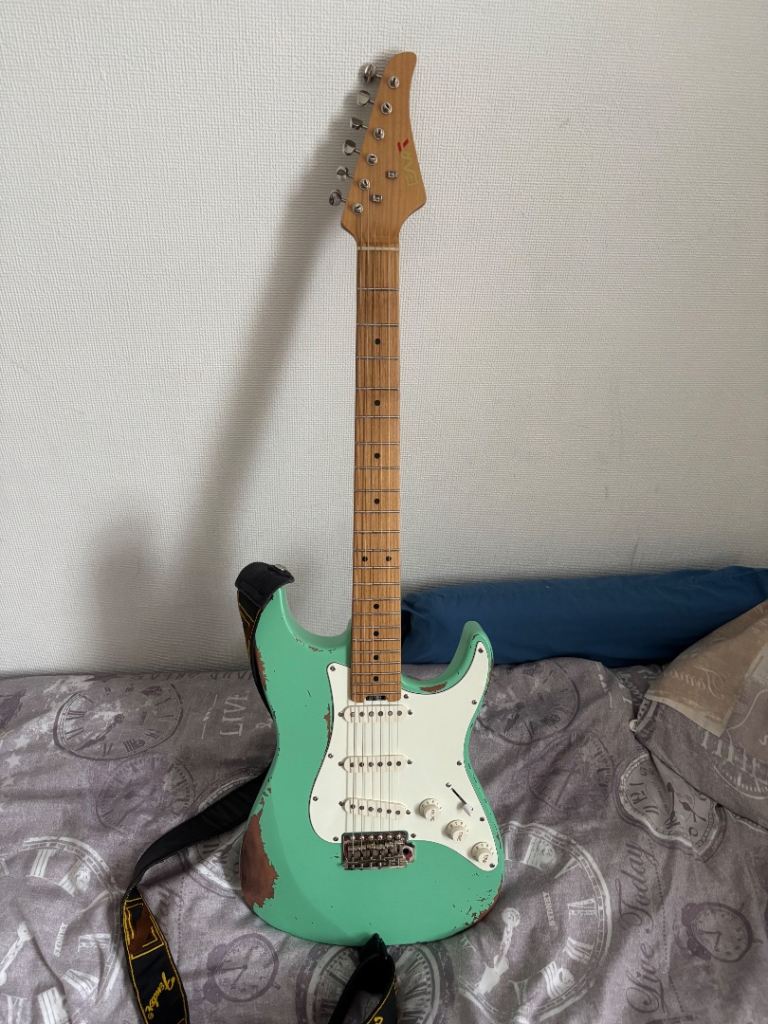 EART VS 60 M Electric Guitar - 'Relic' Style Strat 