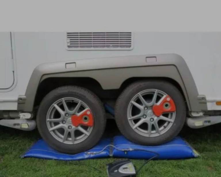 twin axle Lock ’n’ Level for caravan