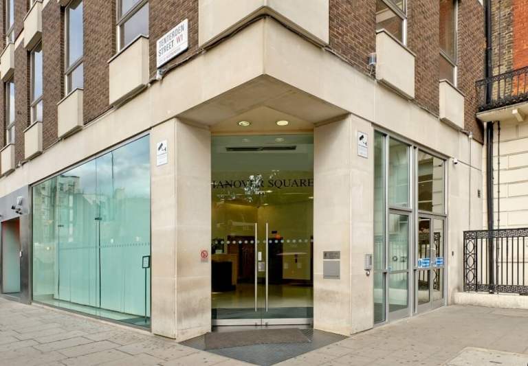 *Mayfair* Private Serviced Offices: Units from 5 to 50 desks for rent W1