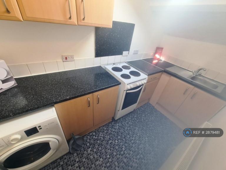 1 bedroom flat in Ash Tree Road, Manchester, M8 (1 bed) (#2879481)