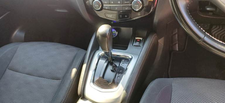 Nissan, QASHQAI, Automatic, Petro,White colour, SUV, 2015, Other, 1197 (cc), 5 doors