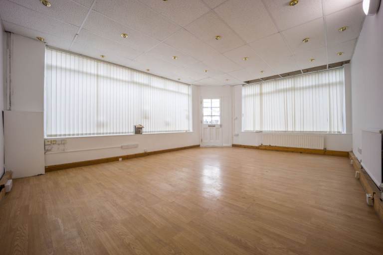 Commercial Premises To Let – 61 Mayplace Road East, DA7 6EA