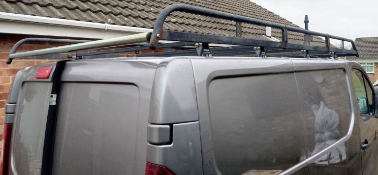 Rhino roof rack for Renault trafic 2014>