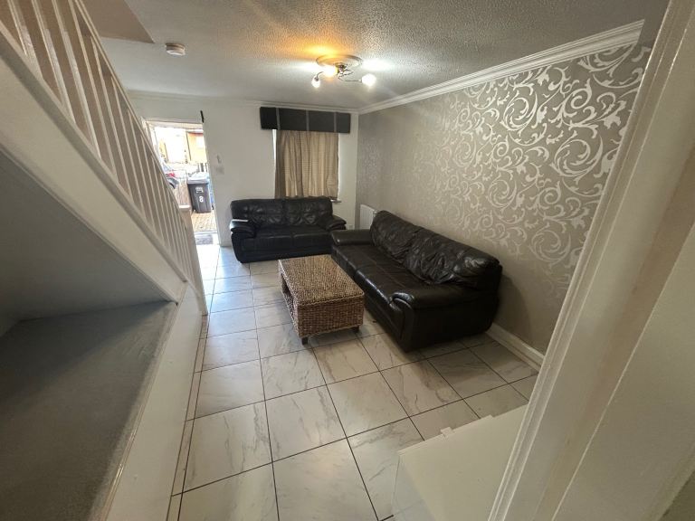 2 bedroom house to let available NOW 