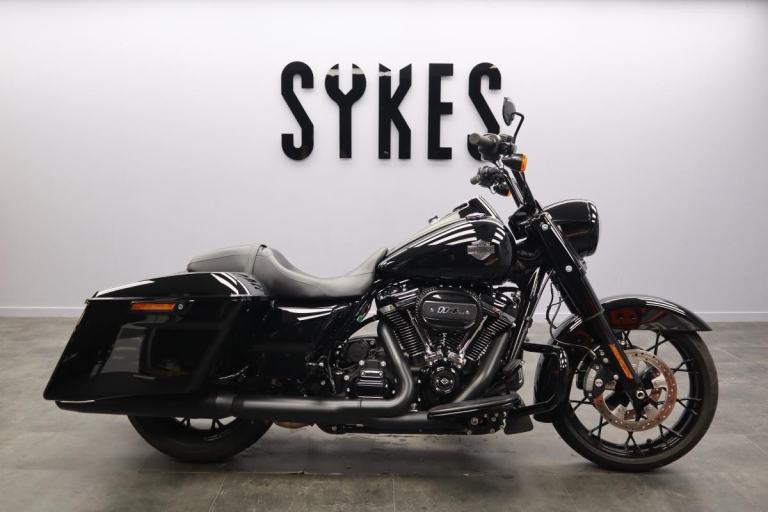 NEW 2025 Harley-Davidson FLHRXS Touring Road King Special in Vivid Black