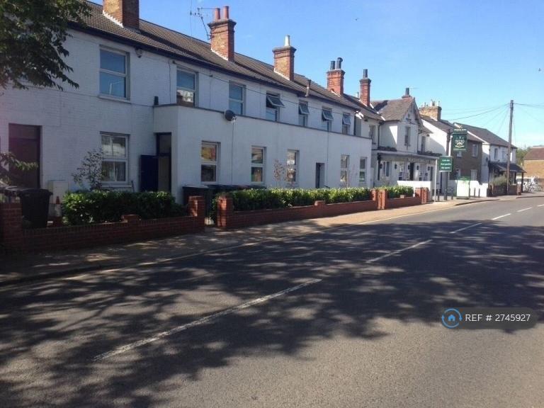 6 bedroom flat in Hawks Road, Kingston Upon Thames, KT1 (6 bed) (#2745927)