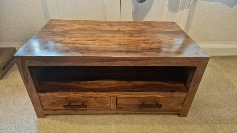 Beautiful Myakka Sheesham hardwood (Indian Rosewood) TV stand for sale – excellent condition.