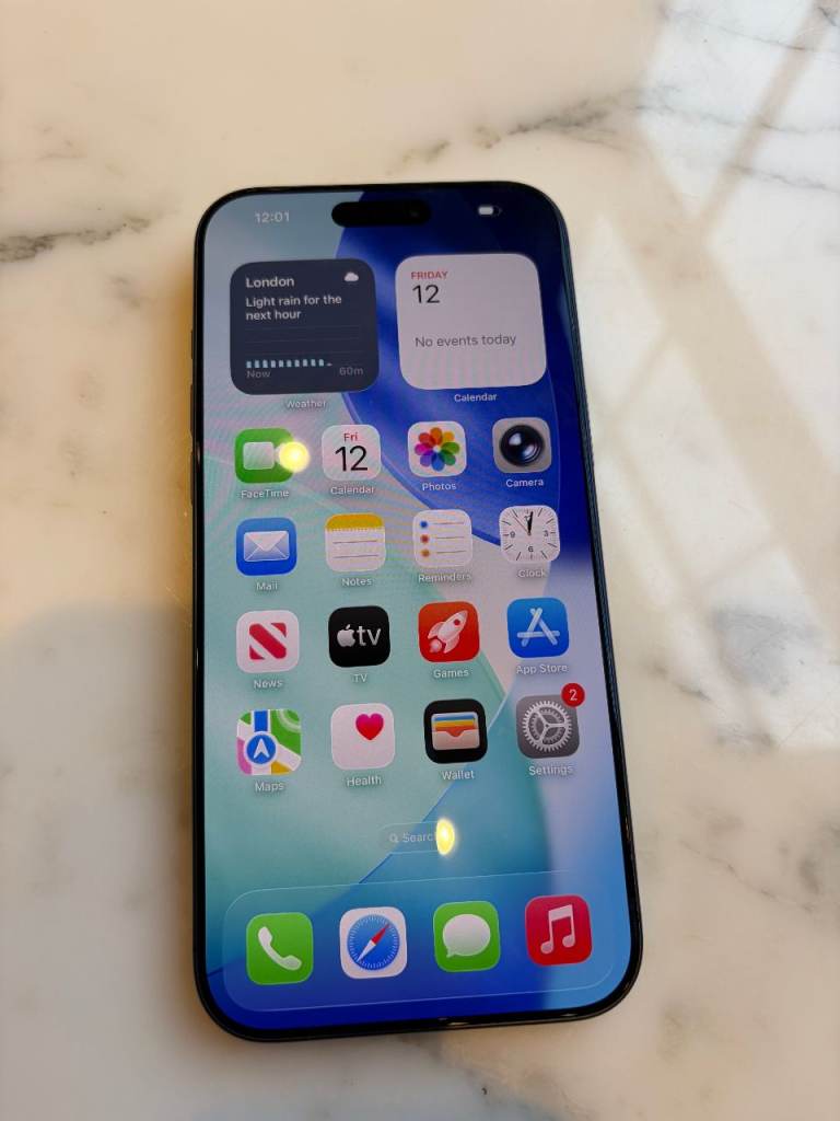 Apple iPhone 15 Pro Max Dark Grey 256GB + case