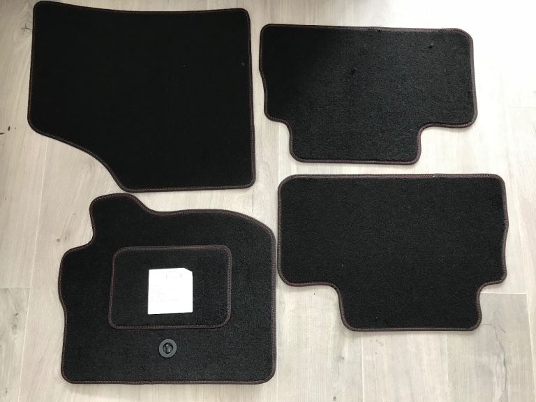 Set of 4 Landrover Freelander 2 Black Carpet Mats - Set of 4 - BRAND NEW 