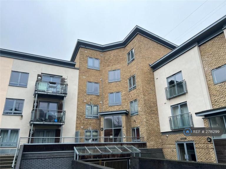 2 bedroom flat in Quayside Drive, Colchester, CO2 (2 bed) (#2716299)