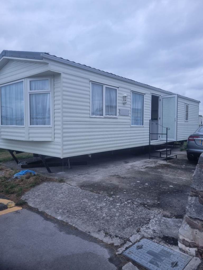 Caravan in Towyn to 