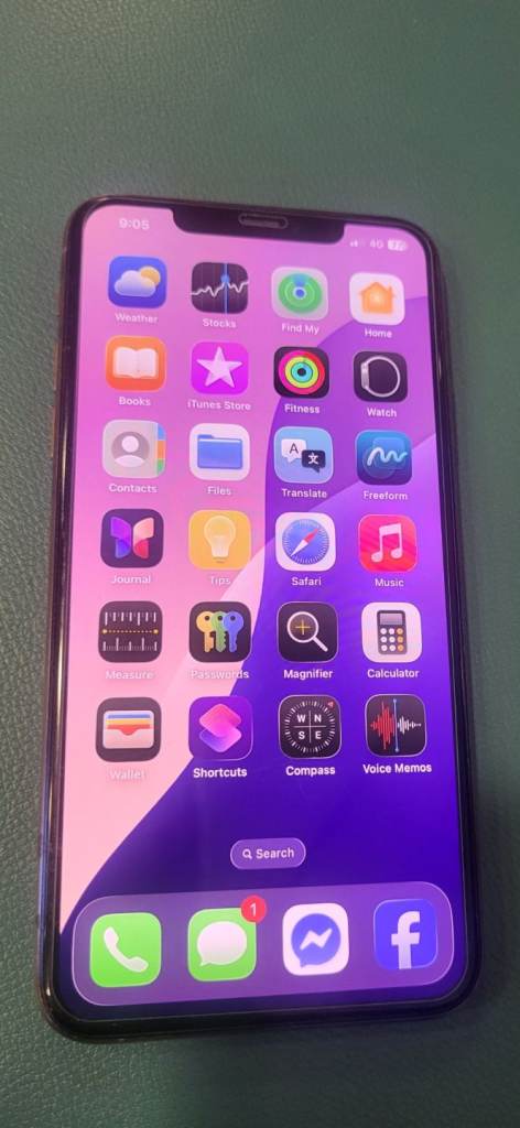 Iphone 11 pro max unlocked 64gb with charger can deliver £150 no offers 