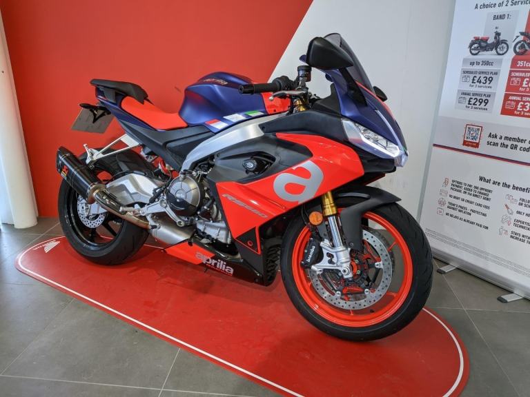APRILIA RS 660 RED / BLUE ROSSI METALLIC ONLY 89 MILES RODE ONCE AKRAPOVIC EXH.
