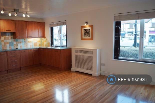 1 bedroom flat in Cobham Gate, Cobham, KT11 (1 bed) (#1931928)