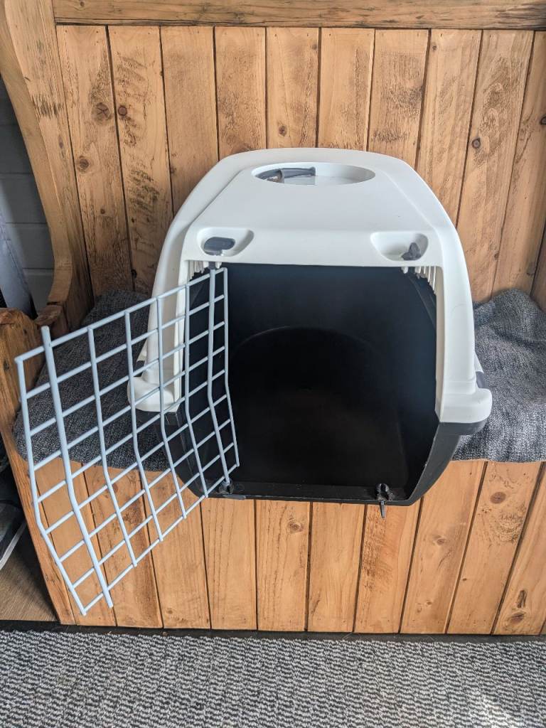 Large pet carrier 