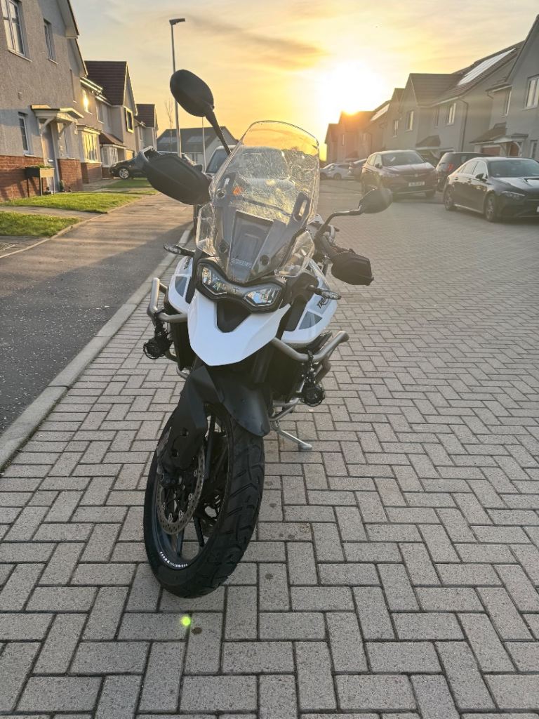 TRIUMPH TIGER 900 - WITH NEW LUGGAGE