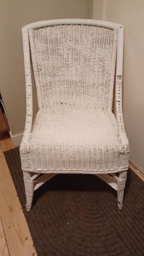 FREE: White wicker chair