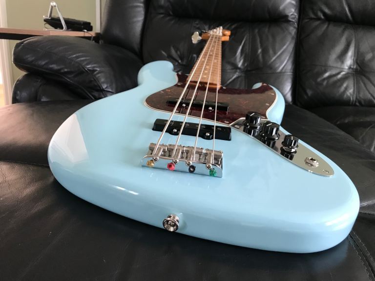 Fender Vintera® '60s Jazz Bass Guitar®, Pau Ferro Fingerboard, Daphne Blue, 2021, as new!