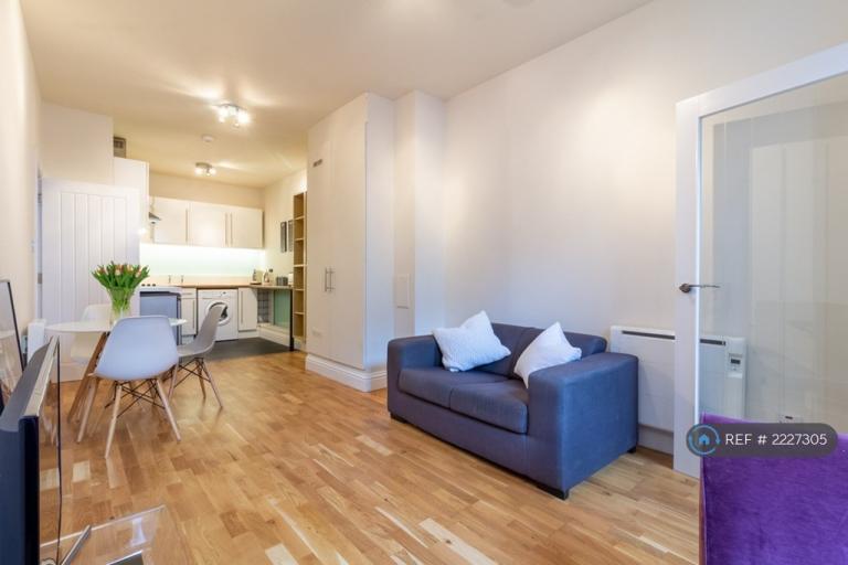 1 bedroom flat in Staplehurst Road, London, SE13 (1 bed) (#2227305)