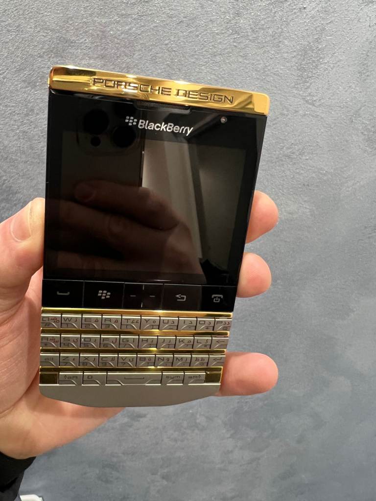 BlackBerry Porsche Design P9981 24k GOLD EDITION