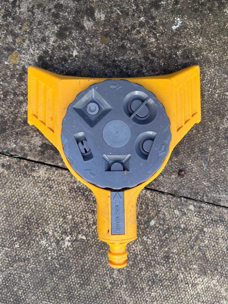 Hozelock Garden hose attachment 5 pattern sprinkler for the lawn Or boarders 