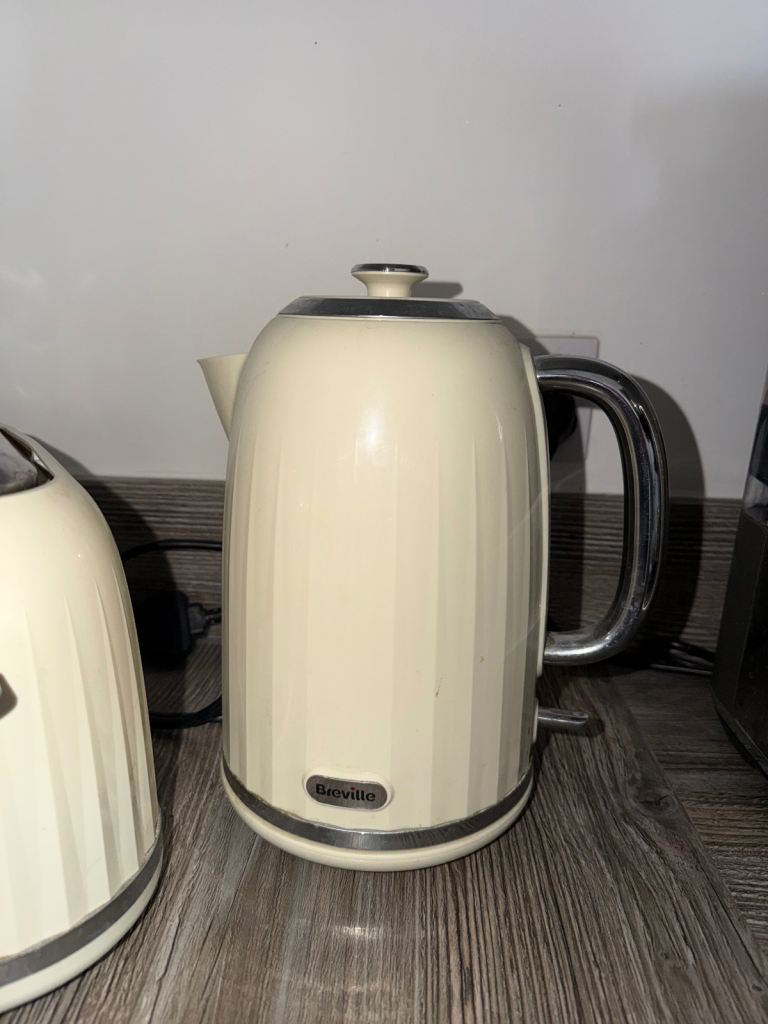 Breville Kettle and Toaster Set – Cream, Good Condition