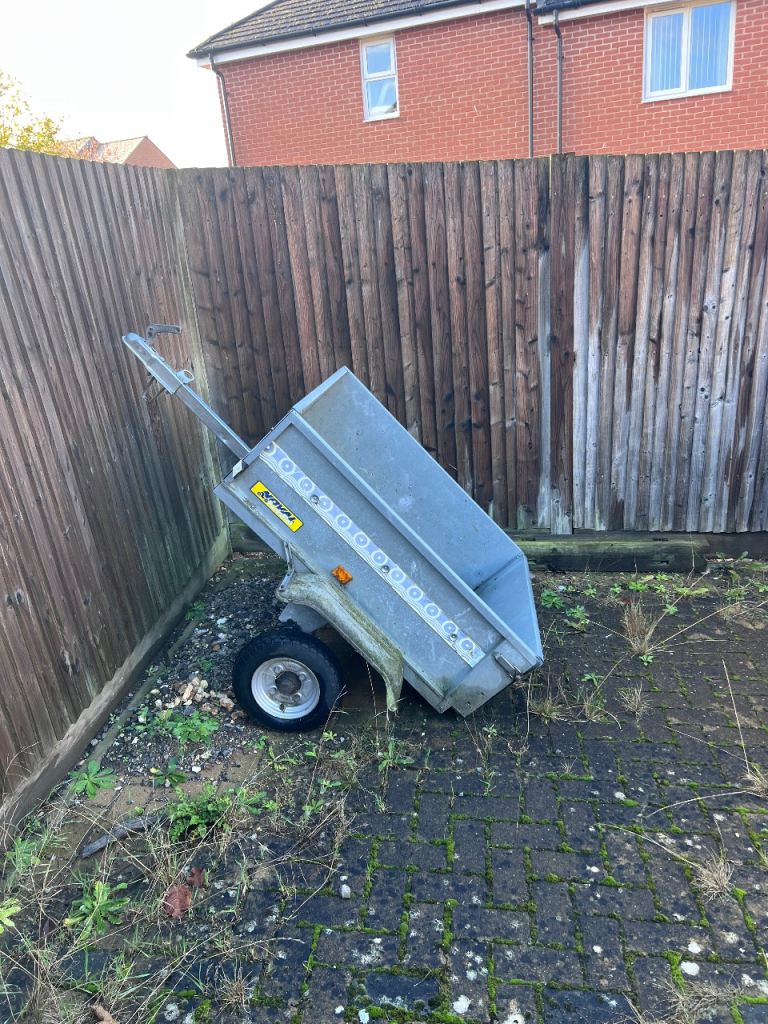 Camping trailer & light/number plate bar