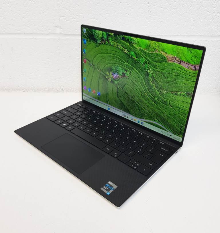 Super Slim & Fast Dell XPS Laptop, core i7-11th Gen, 32GB RAM, 512GB Storage, MS Office 2021,Win 11