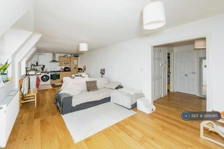 2 bedroom flat in London Road, Reading, RG1 (2 bed) (#2816265)