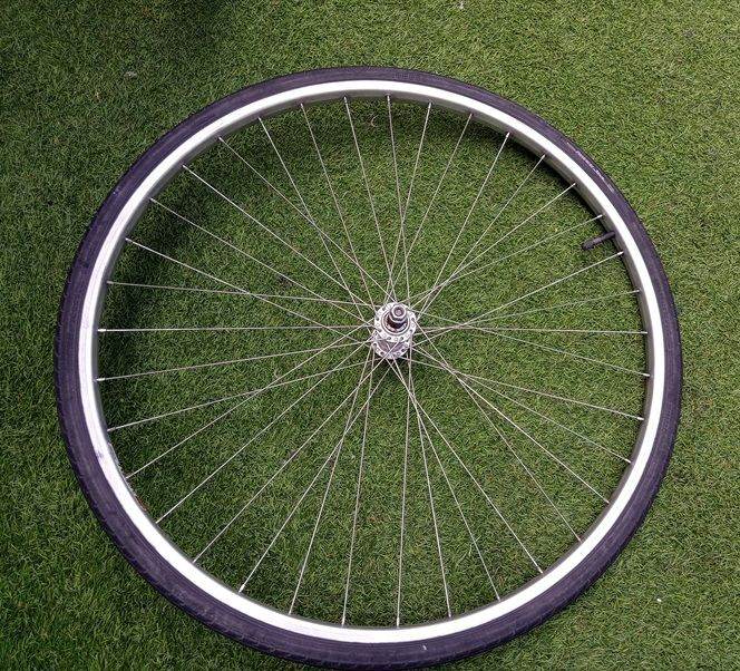 Weinmann 700C / 28" Bicycle Wheel with Quando Hub and tyre - High quality front wheel