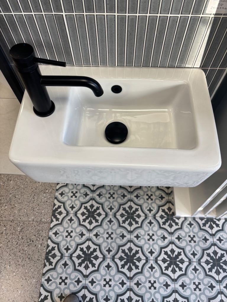 Cloakroom Wall mounted basin Inc waste & Bottletrap NOW £95.95✅