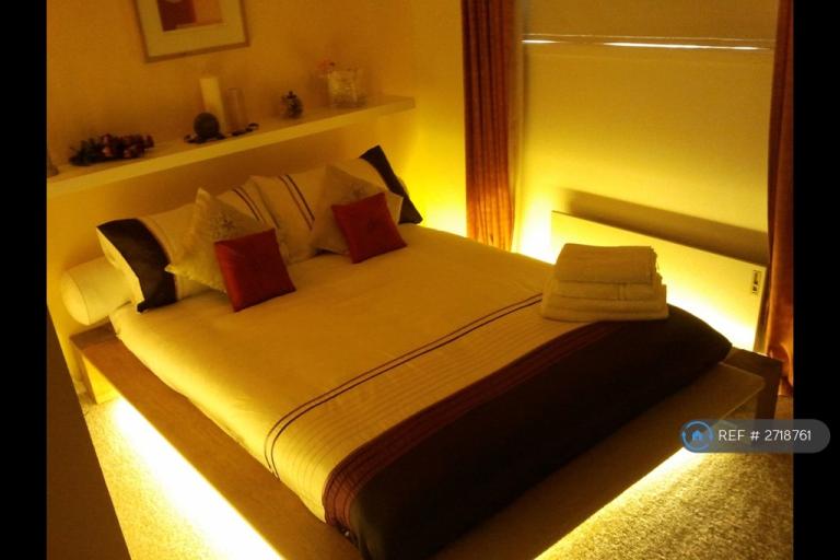 1 bedroom flat in Clay Hill, Milton Keynes, MK8 (1 bed) (#2718761)