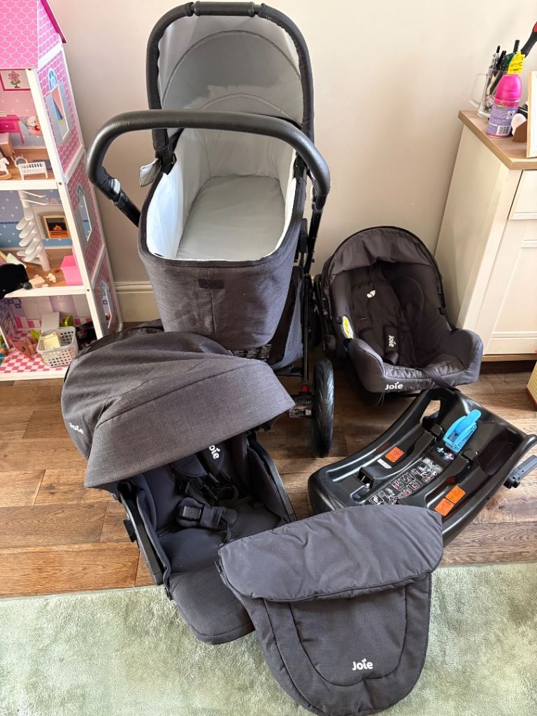 Joie Chrome Travel System Set – Carrycot, Pushchair, Footmuff, Car Seat, Isofix Base & Rain cover 