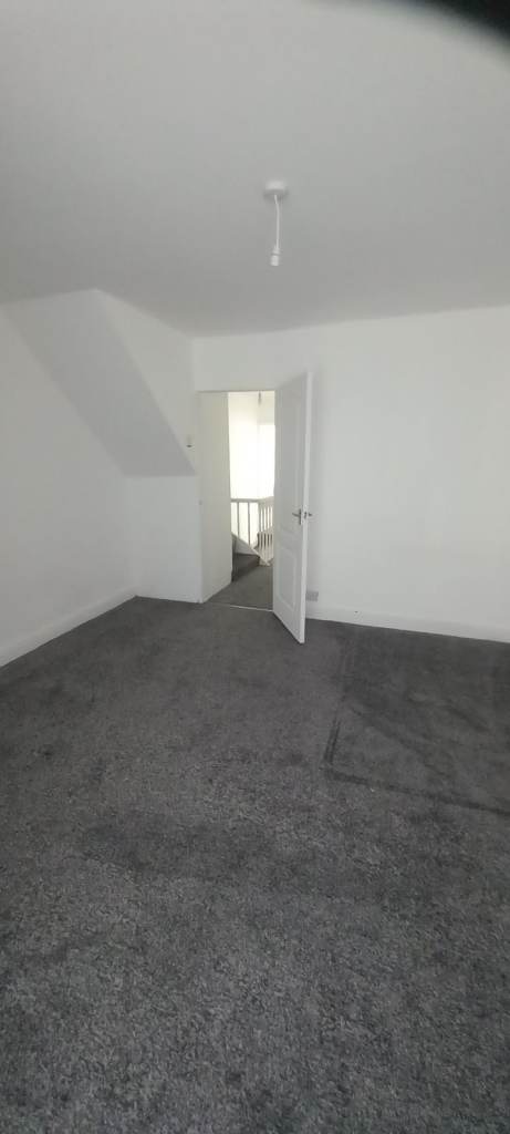 **COMING SOON**3 BEDROOM**LARGE TERRACED HOUSE**ELM STREET**COBRIDGE**