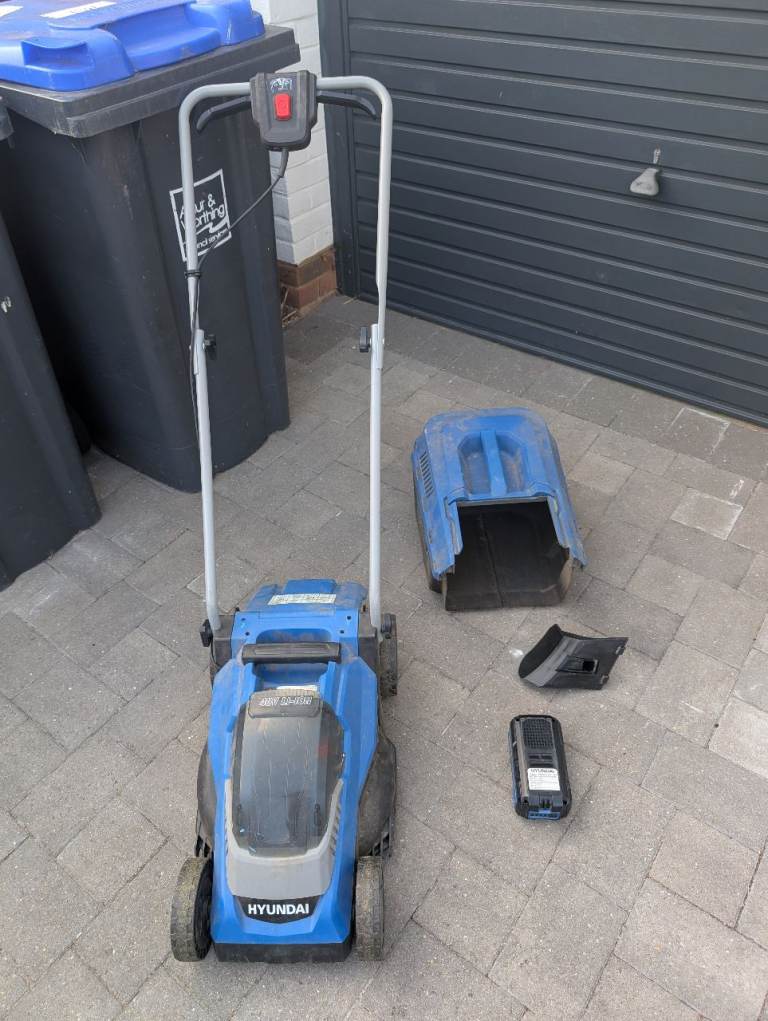 Hyundai 40V Cordless Lawnmower (Spares or Repairs) - HYM40Li330P