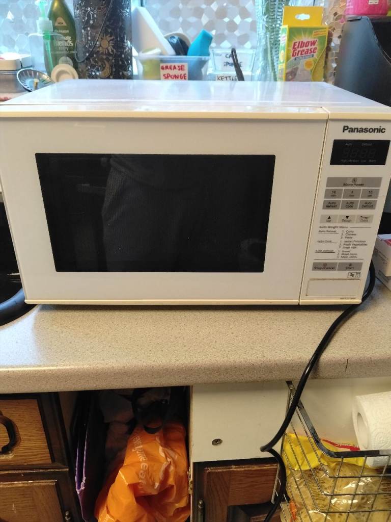 Panasonic 800w microwave good working condition £10
