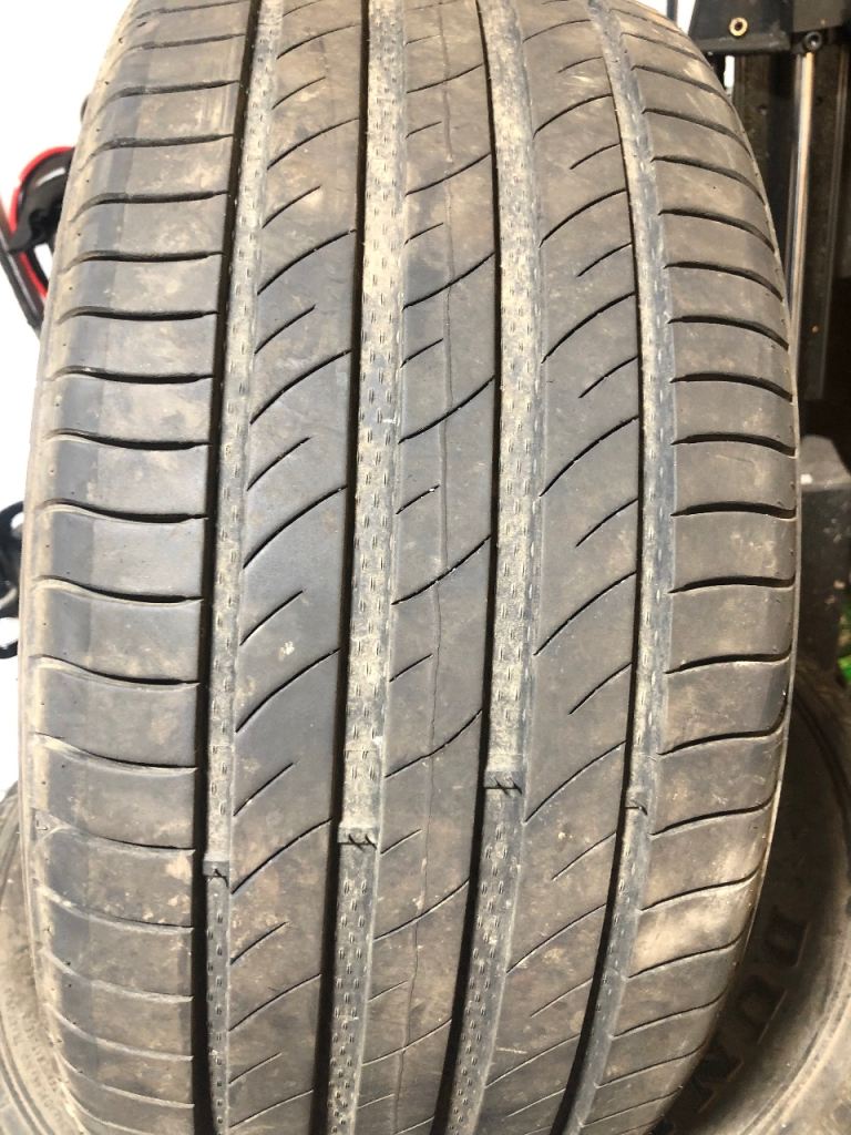 245 45 17 tyre