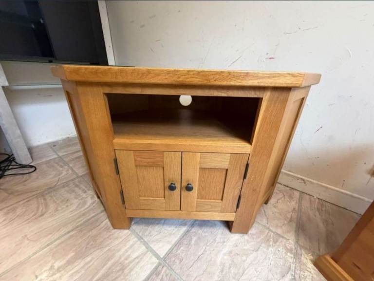 Tv cabinet R price £49 well well kept condition
