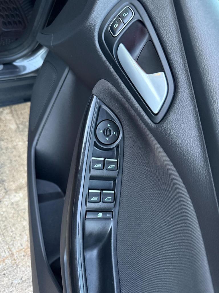 2015 Ford Focus 1.0T EcoBoost Titanium Euro 6 (s/s) 5dr HATCHBACK Petrol Manual